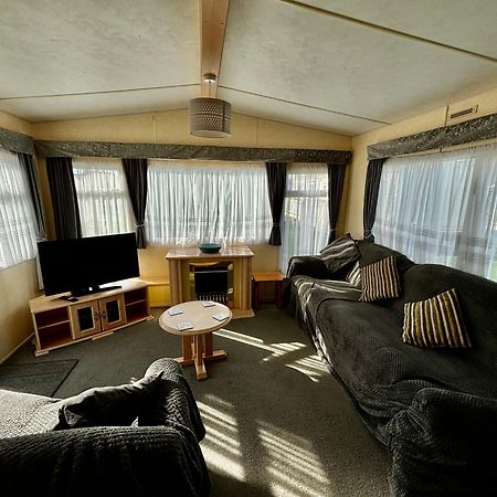 Seaview 145 - Pet Friendly, Bath And Close To Beach & Fantasy Island - Meadow Lakes Caravan & Lodge Hire インゴールドメルズ エクステリア 写真