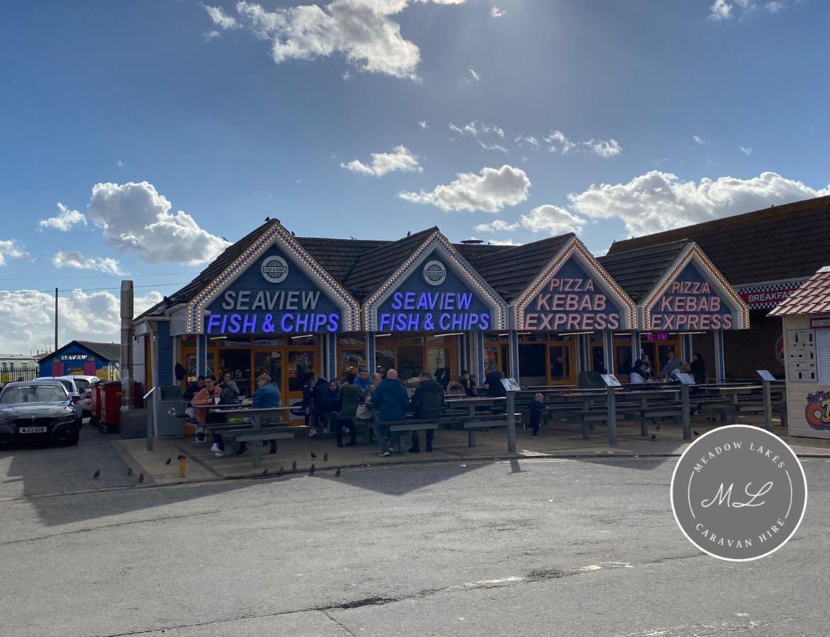 Seaview 145 - Pet Friendly, Bath And Close To Beach & Fantasy Island - Meadow Lakes Caravan & Lodge Hire インゴールドメルズ エクステリア 写真