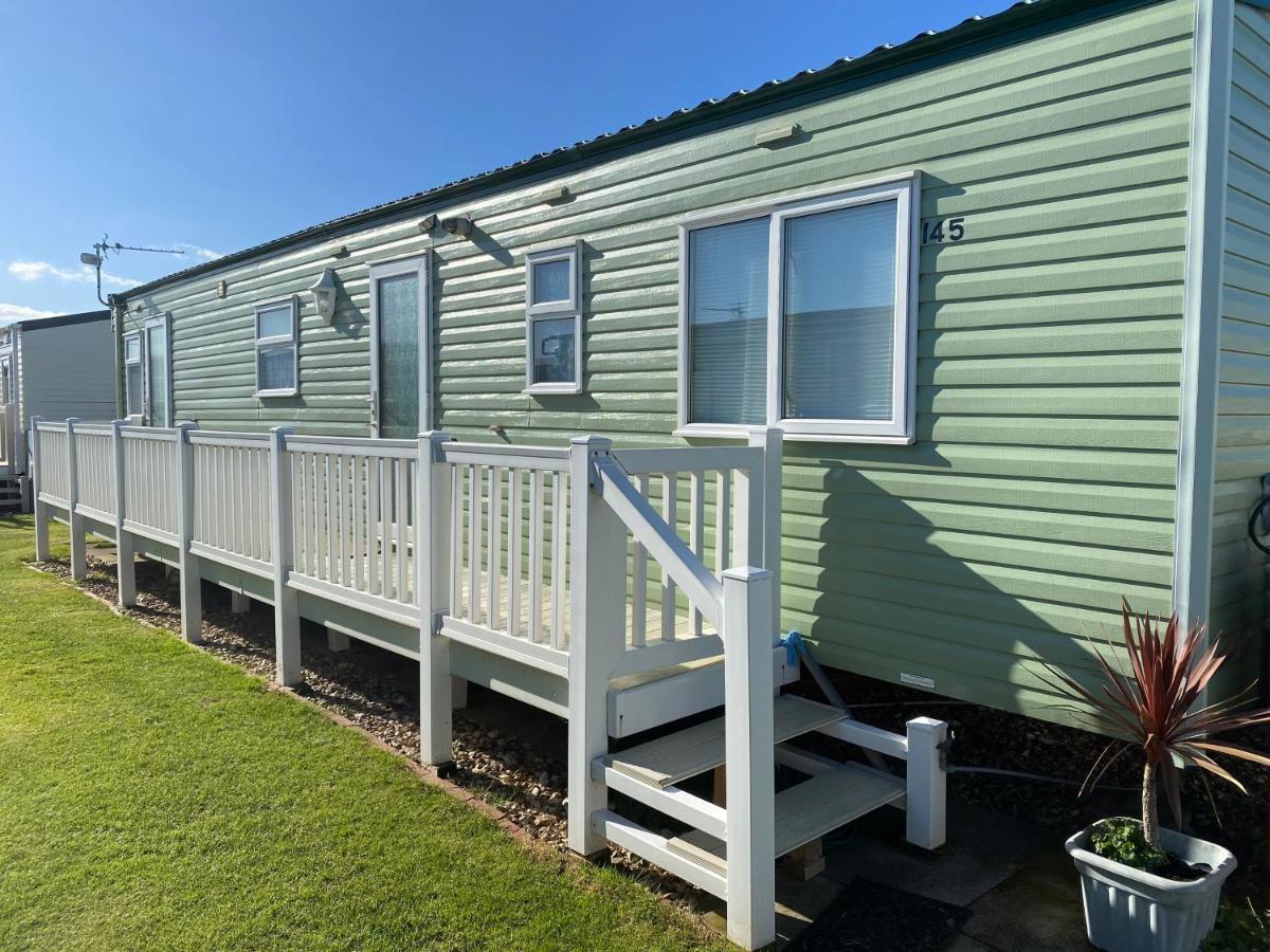 Seaview 145 - Pet Friendly, Bath And Close To Beach & Fantasy Island - Meadow Lakes Caravan & Lodge Hire インゴールドメルズ エクステリア 写真