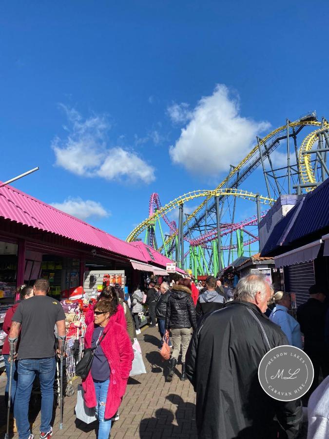 Seaview 145 - Pet Friendly, Bath And Close To Beach & Fantasy Island - Meadow Lakes Caravan & Lodge Hire インゴールドメルズ エクステリア 写真