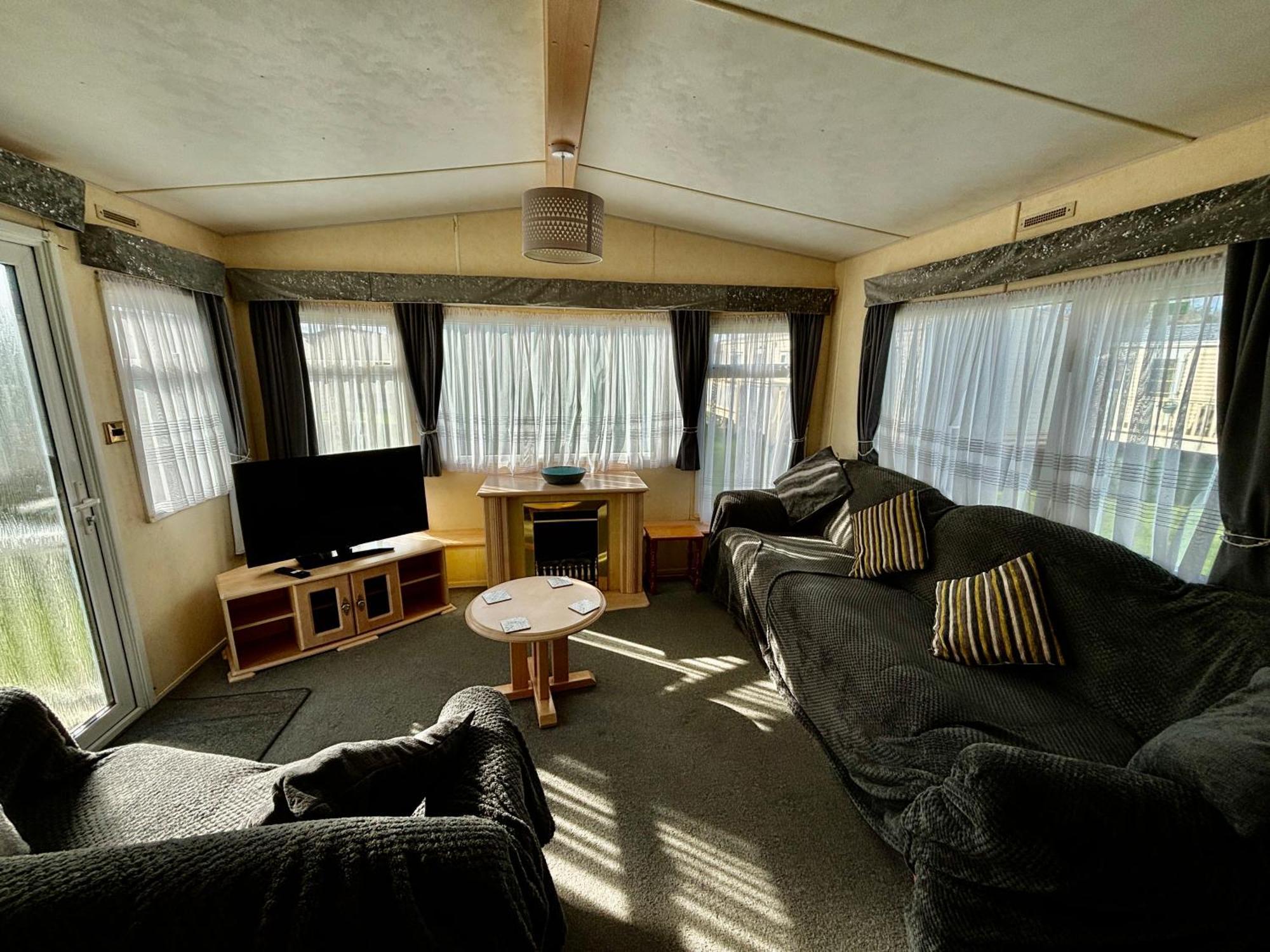 Seaview 145 - Pet Friendly, Bath And Close To Beach & Fantasy Island - Meadow Lakes Caravan & Lodge Hire インゴールドメルズ エクステリア 写真